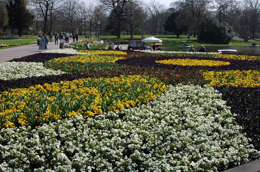 Ort: KARLSRUHE     Nikon D70   28mm   f: 11   1/400 sec   ISO 500