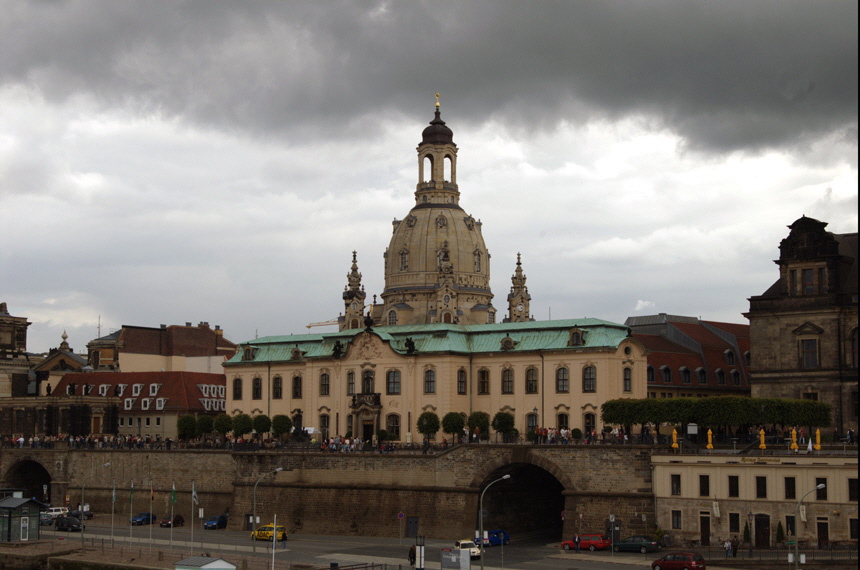 Ort: DRESDEN     Nikon D70   40mm   f: 11   1/200 sec   ISO 200