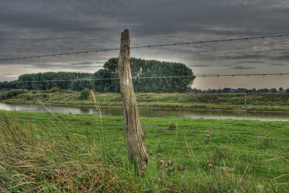 Ort: WESERMARSCH     Nikon D200     28mm     f11     1/25, 30, 40, 50, 60, 80, 100   Belichtungsreihe mit 7 Bildern