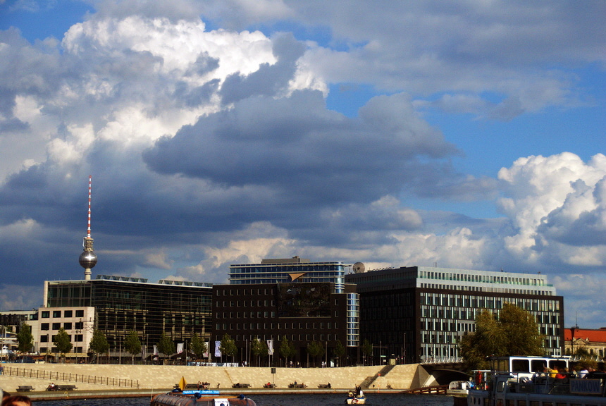 Ort: BERLIN     Nikon D200   56mm   f: 5.6   1/600 sec   ISO 400